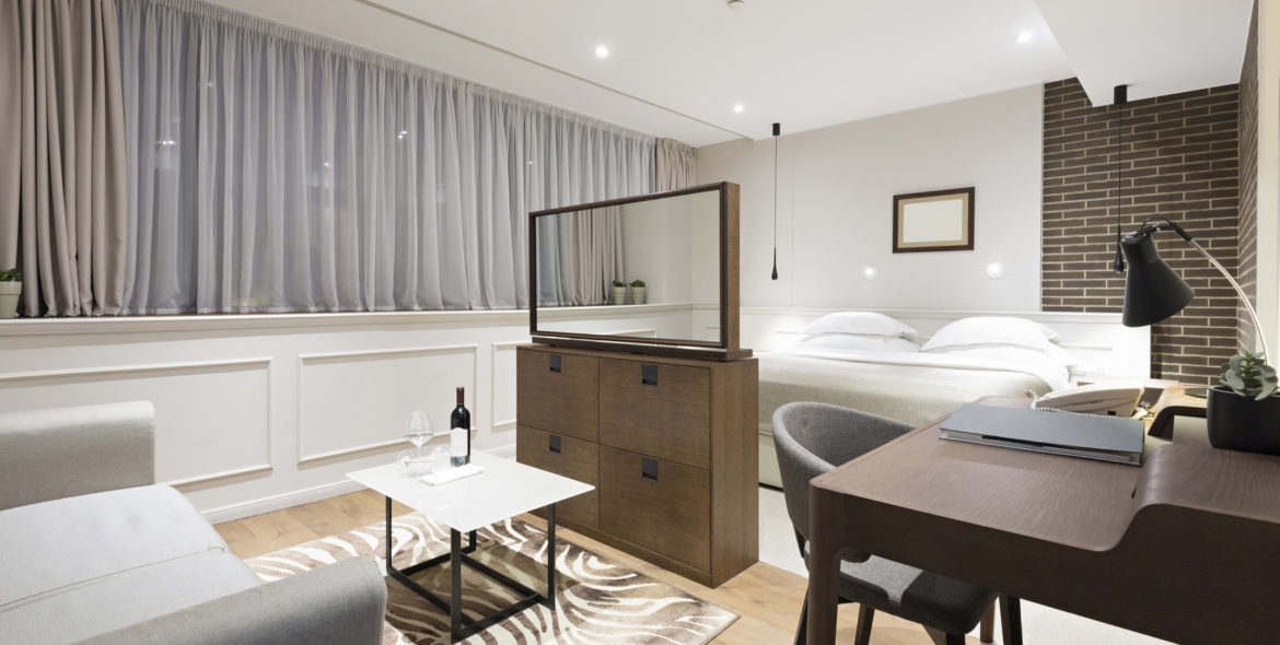 Deluxe Contrast Room